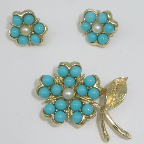 Sarah Coventry Jewelry - Adorable Sarah Coventry Vintage Floral Set